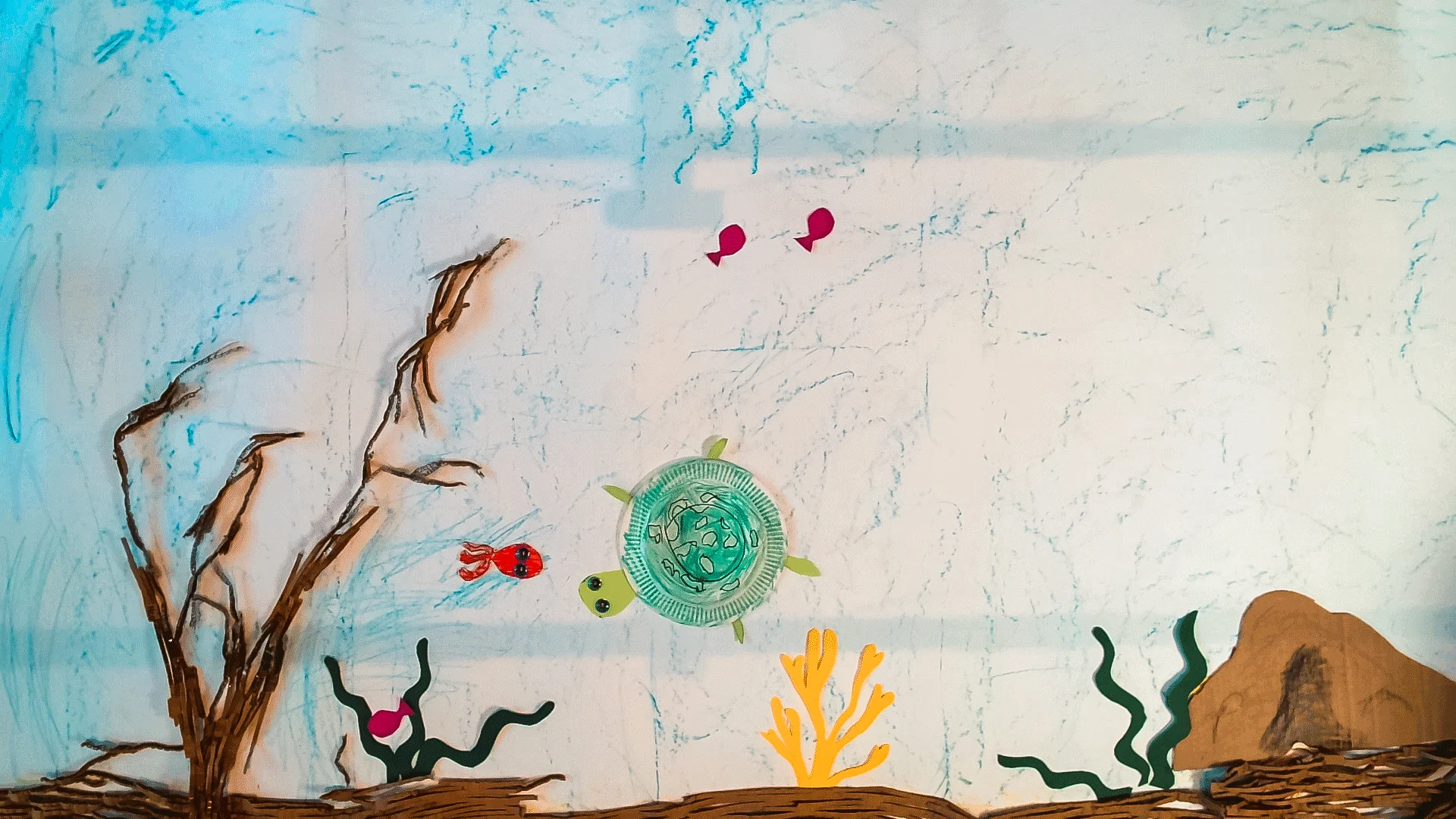Decor van XL stop motion animatie gemaakt door kinderen in de schuur