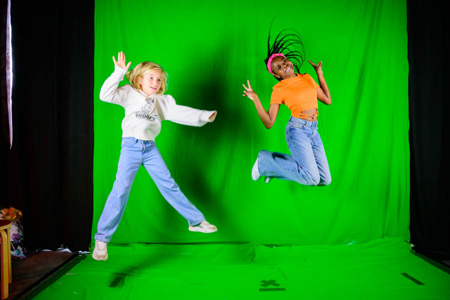 FS_Vensterfilm_900x6002 Opname van beweging voor een green screen voor een vensterfilm die een bewegende shaduwanimatie laat zien door een lijnen patroon te verschuiven.