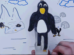 Een door kinderen zelfgebouwde mechanische automata die een figuur laat bewegen door techniek.